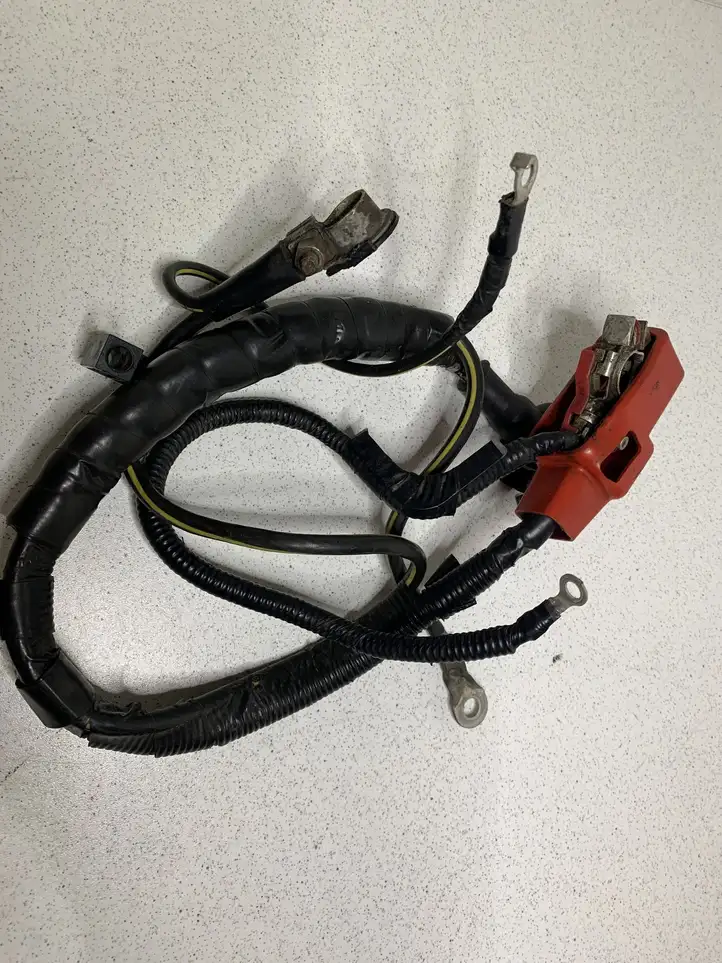 Subaru Legacy (2003 - 2009) 71345151 Плюсовой провод аккумулятора — фото 3