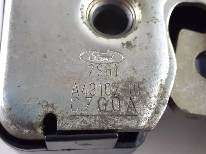 Ford Fiesta (2000 - 2005) 2S61A43102BE Замок крышки багажника — фото 3