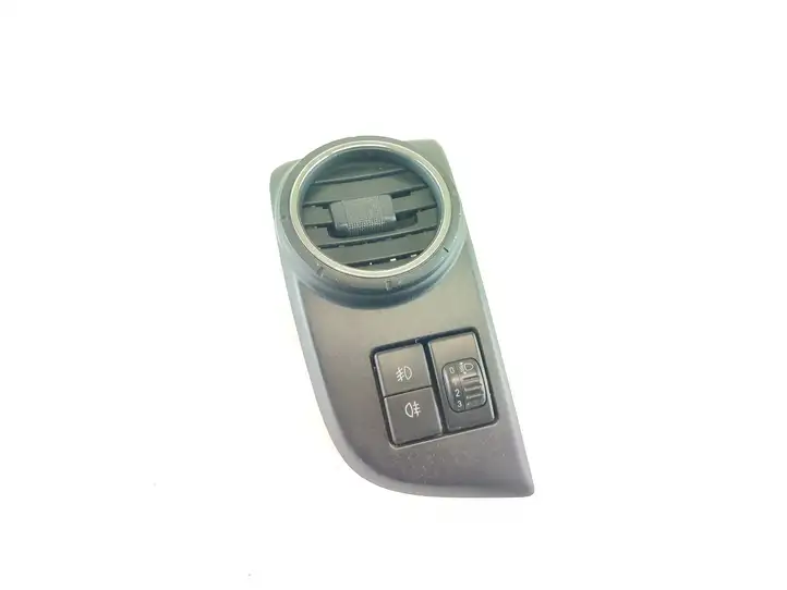 Isuzu D-Max (2008 - 2012) Боковой воздушный дефлектор — фото 1