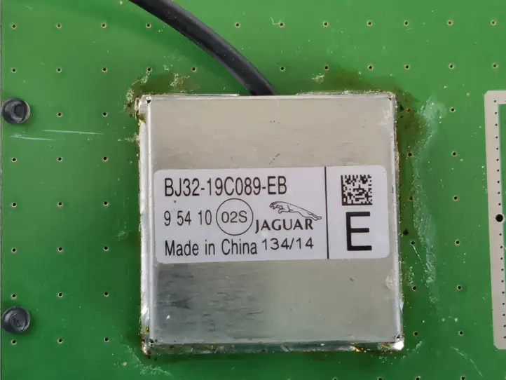 Land Rover Evoque I (2011 - 2015) BJ3219C089EB GPS антенна — фото 3