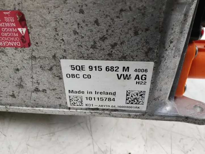 Volkswagen PASSAT B8 (2015 - ) 5QE915682M Зарядное устройство — фото 7