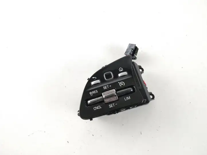 Mercedes-Benz CLA C118,X118 (2019 - ) A0999052004 Кнопки на рулевом колесе — фото 1