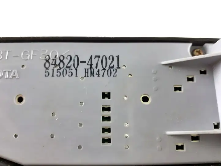 Toyota Prius (XW20) (2003 - 2009) 8482047021 Блок кнопок стеклоподъемников — фото 5