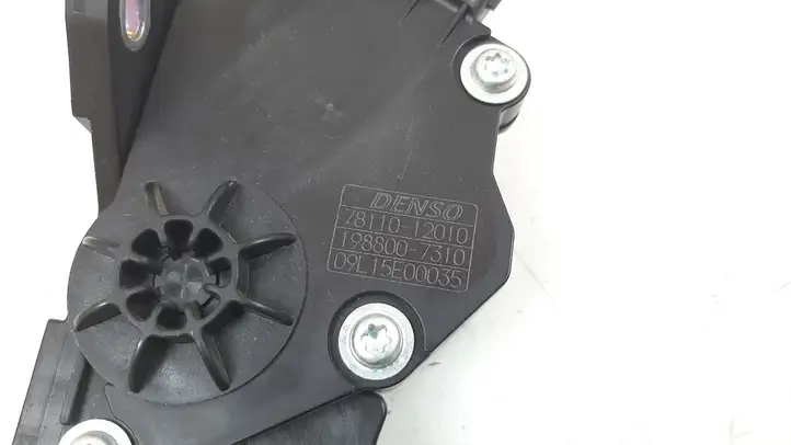 Toyota Prius (XW30) (2009 - 2015) 7811012010 Педаль акселератора — фото 3