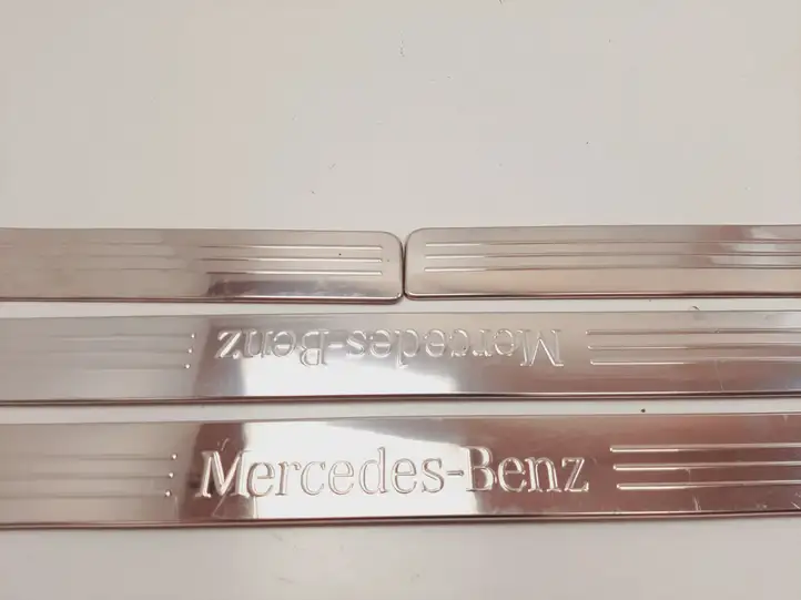 Mercedes-Benz C W204 (2007 - 2014) A2046800135 Внутренняя отделка переднего порога — фото 13