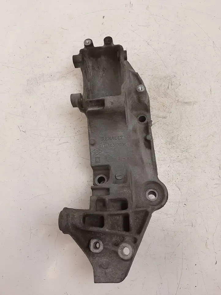 Nissan NV400 (2012 - 2020) 117103703R Кронштейн генератора — фото 1