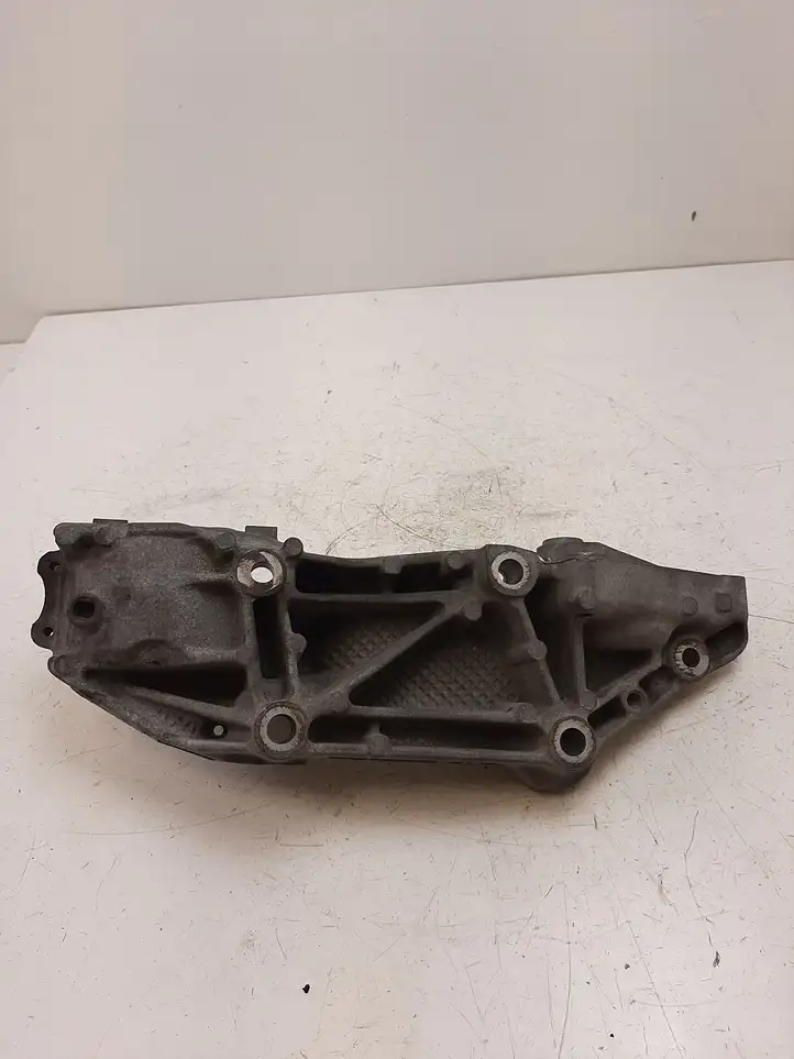 Nissan NV400 (2012 - 2020) 117103703R Кронштейн генератора — фото 2