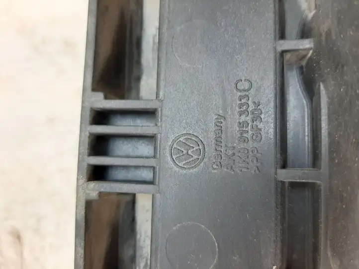Volkswagen PASSAT B6 (2005 - 2010) 1K0915333C Площадка аккумулятора — фото 2