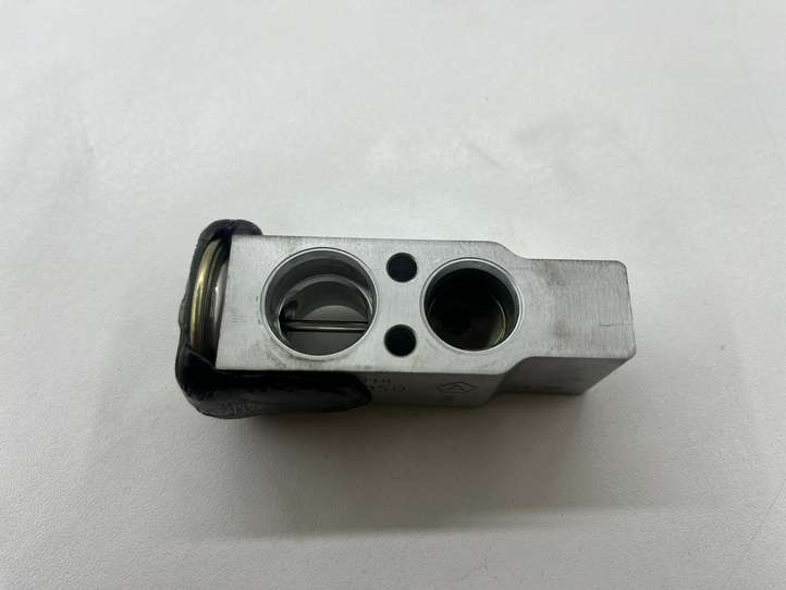 Toyota Corolla Verso AR10 (2004 - 2009)  MF4475003050 Клапан расширительный