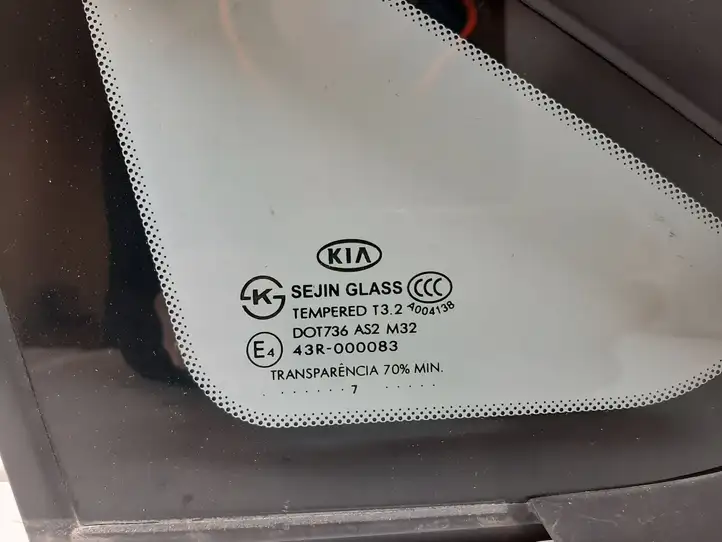 Kia Carens II (2006 - 2012) 43R000083 Треугольное стекло кузова — фото 3