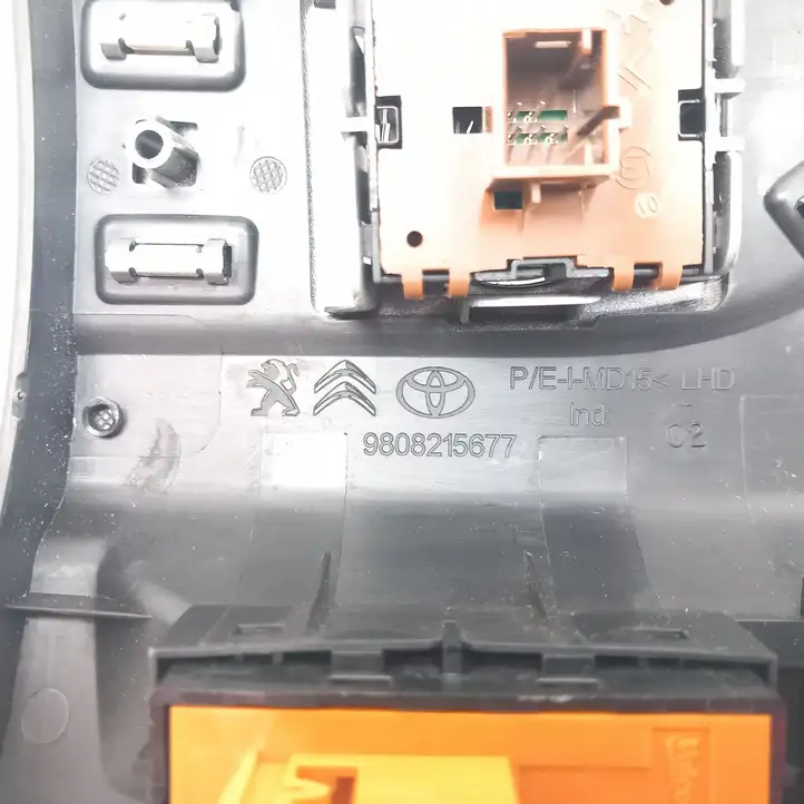 Toyota ProAce City (2016 - ) 9808215677 Блок кнопок на панели — фото 7