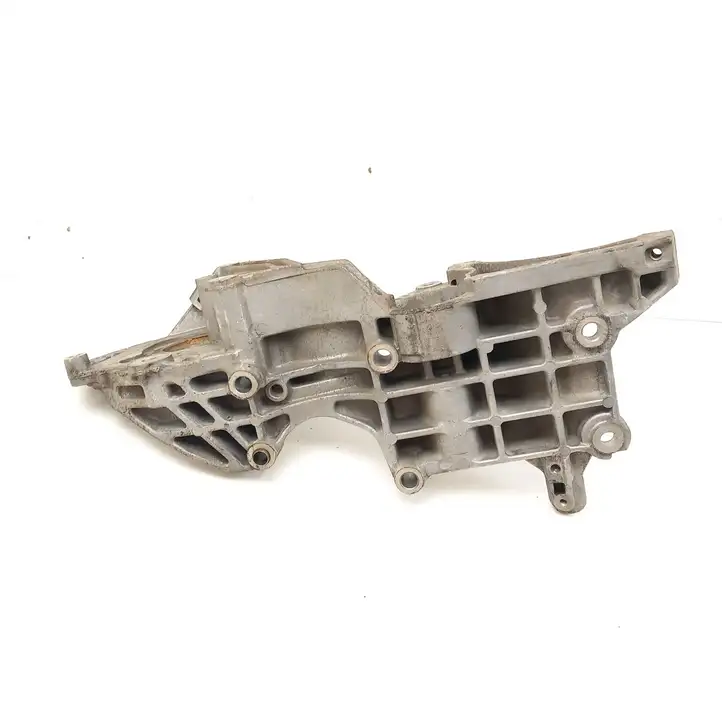 Volkswagen PASSAT B6 (2005 - 2010) 03L903139D Кронштейн генератора — фото 2