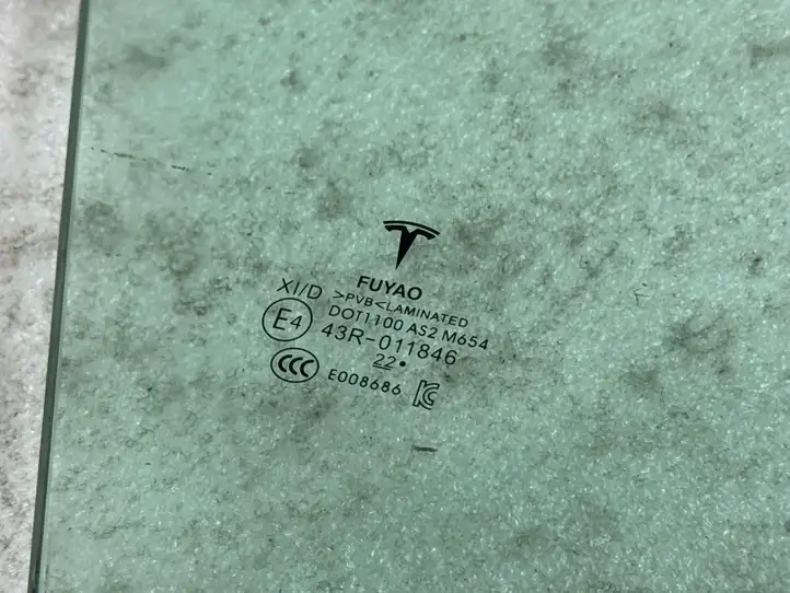 Tesla Model Y (2019 - 2024) 43R011846 Стекло передней двери — фото 7