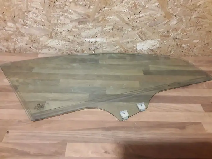 Mazda 3. (2009 - 2011)  43R00071 Основное стекло передних дверей (четырехдверного автомобиля)