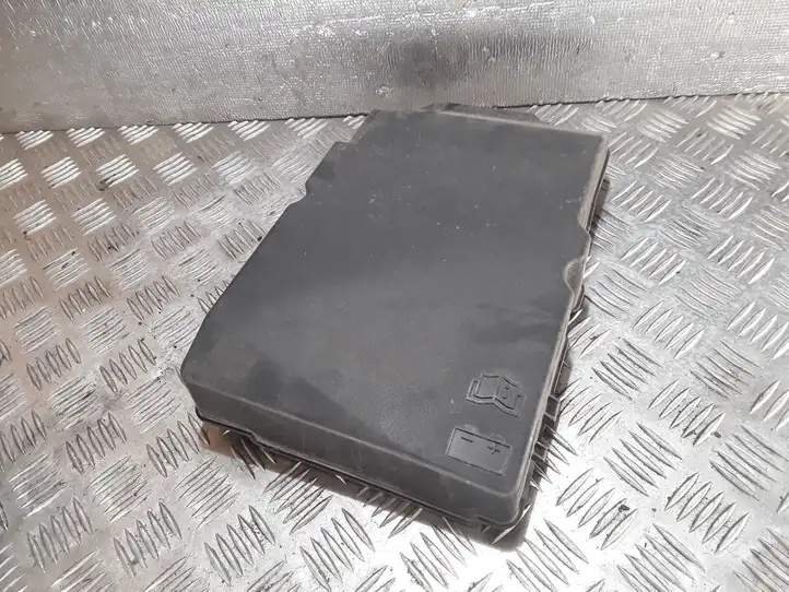 Mazda 3 (2009 - 2011)  LF3T18593 Крышка ящика аккумулятора