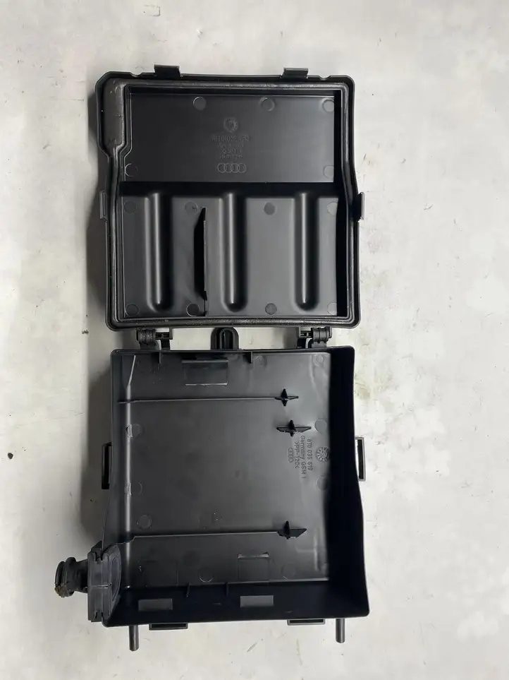 Audi A5 (2007 - 2011)  8T0035619 Другая деталь салона