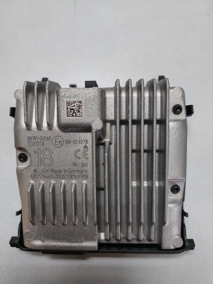 Toyota Auris E180 (2012 - 2018) 8818102060 Камера в лобовом стекле — фото 1