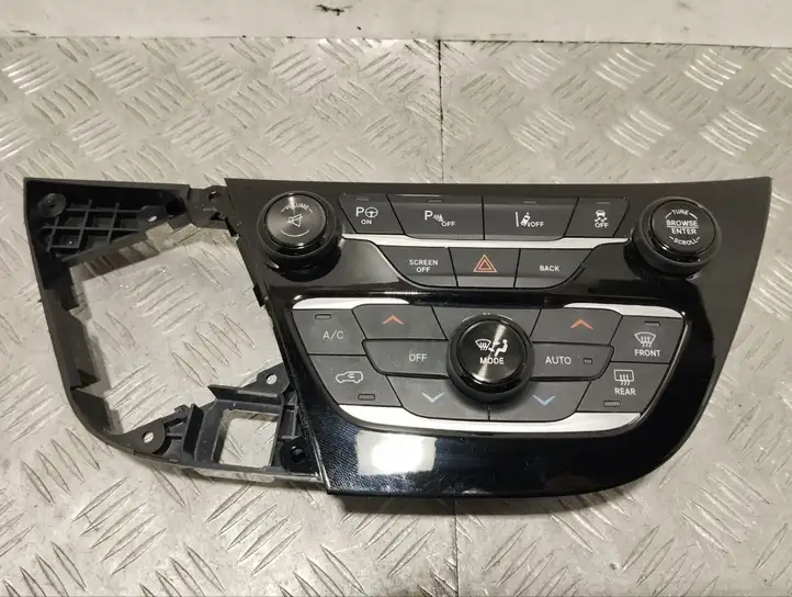 Chrysler Pacifica (2016 - ) P68230249AE Кнопка кондиционера — фото 1