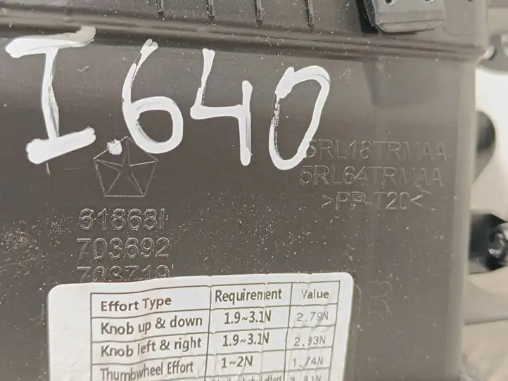 Chrysler Pacifica (2016 - ) 6EC041X9AA Боковой воздушный дефлектор — фото 5