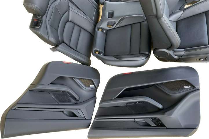 Porsche Taycan 9J1 (2019 - )   Комплект отделки дверей