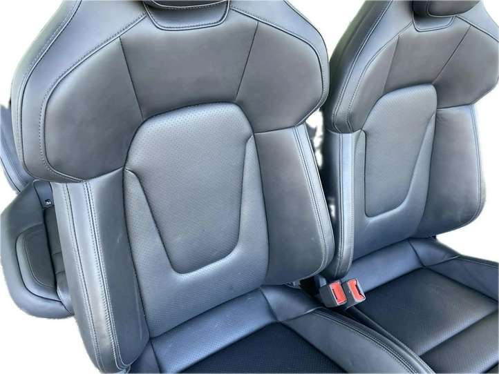 Porsche Taycan 9J1 (2019 - )   Комплект отделки дверей