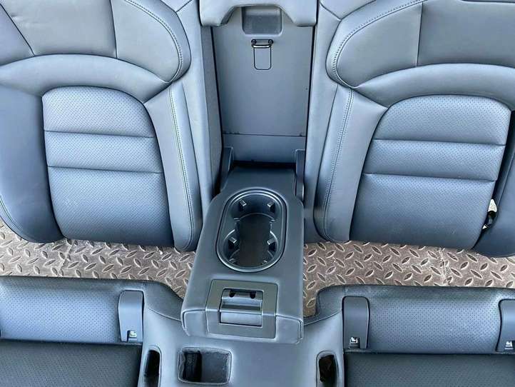 Porsche Taycan 9J1 (2019 - )   Комплект отделки дверей