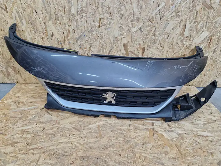 Peugeot Rifter (2018 - ) 981688680 Верхняя решетка радиатора — фото 1