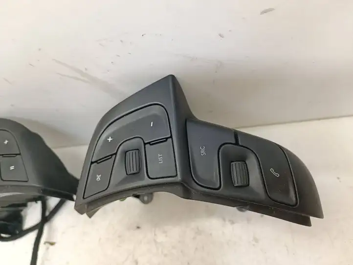 Citroen C4 Grand Picasso (2013 - 2016) 98096593ZD Кнопки на рулевом колесе — фото 2