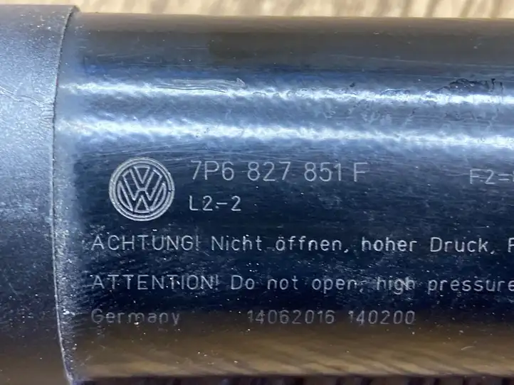 Volkswagen Touareg II (2010 - 2018) 7P6827851F Амортизатор крышки багажника — фото 4