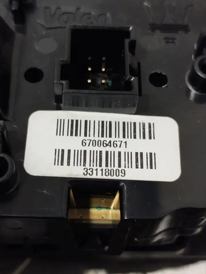 Maserati Levante (2017 - ) 670064671 Другие включатели / ручки/ переключатели — фото 6