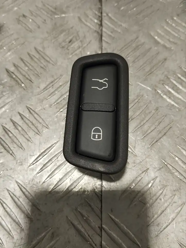 Maserati Levante (2017 - ) 670148498 Кнопка закрытия крышки багажника — фото 3