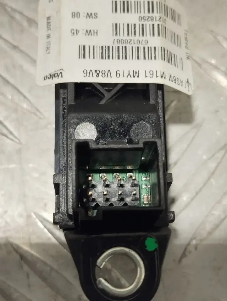 Maserati Levante (2017 - ) 670128087 Другие включатели / ручки/ переключатели — фото 8