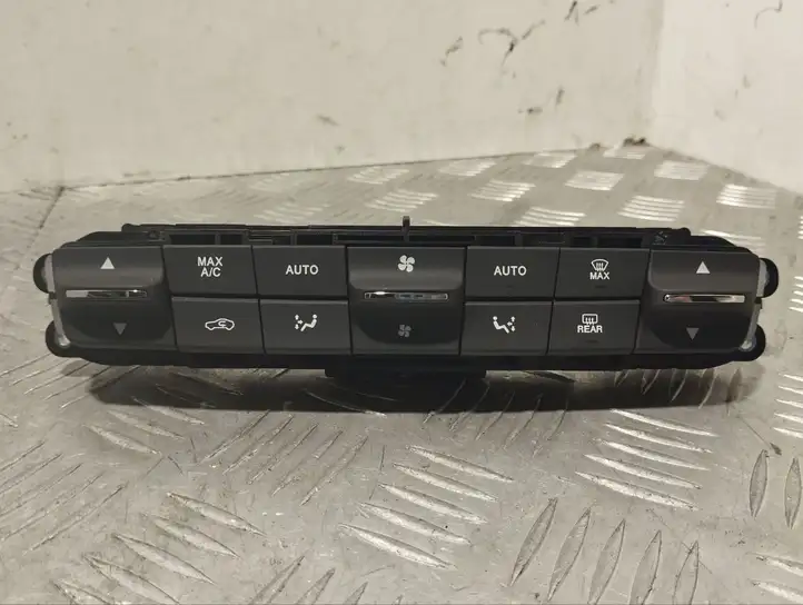 Maserati Levante (2017 - ) 06701263230 Кнопка кондиционера — фото 1