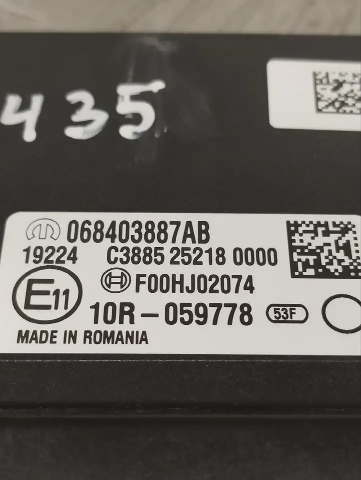 Maserati Levante (2017 - ) 068403887AB Блок управления парктрониками — фото 2