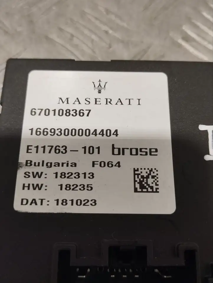 Maserati Levante (2017 - ) 670108367 Блок управления крышкой багажника — фото 2