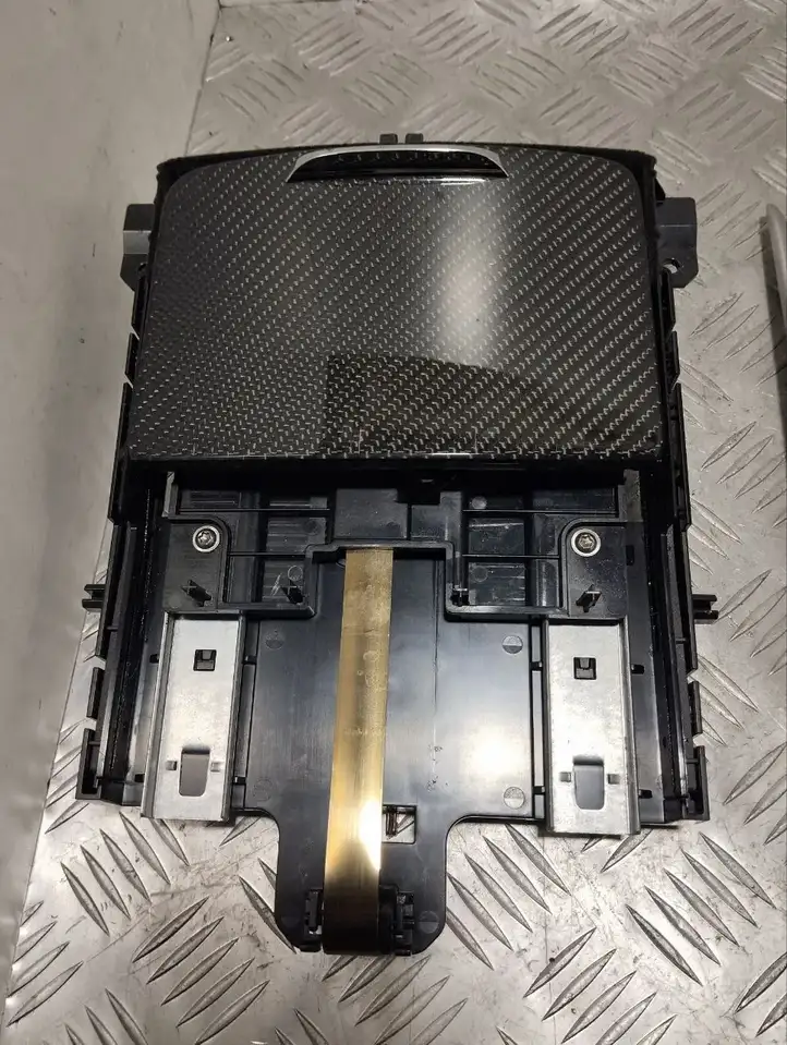 Maserati Levante (2017 - ) 670134153 Декоративная планка — фото 1