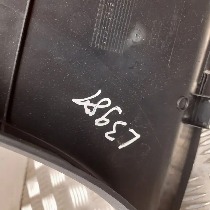 Audi A3/S3 8Y (2020 - ) 8Y0867239 Нижняя обшивка стойки B — фото 5