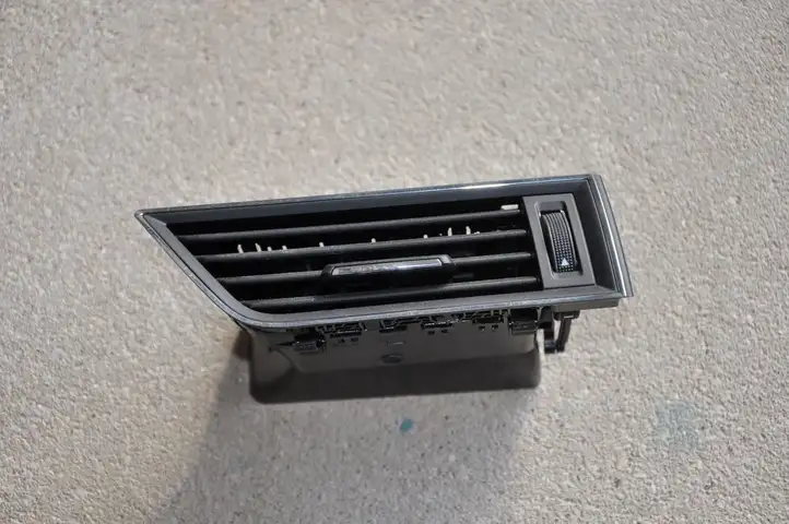 Skoda Superb B8 (3V) (2015 - 2023) 3V0819702D Боковой воздушный дефлектор — фото 1