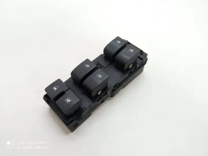 Chevrolet Captiva (2006 - 2011) Кнопка стеклоподъемников — фото 1