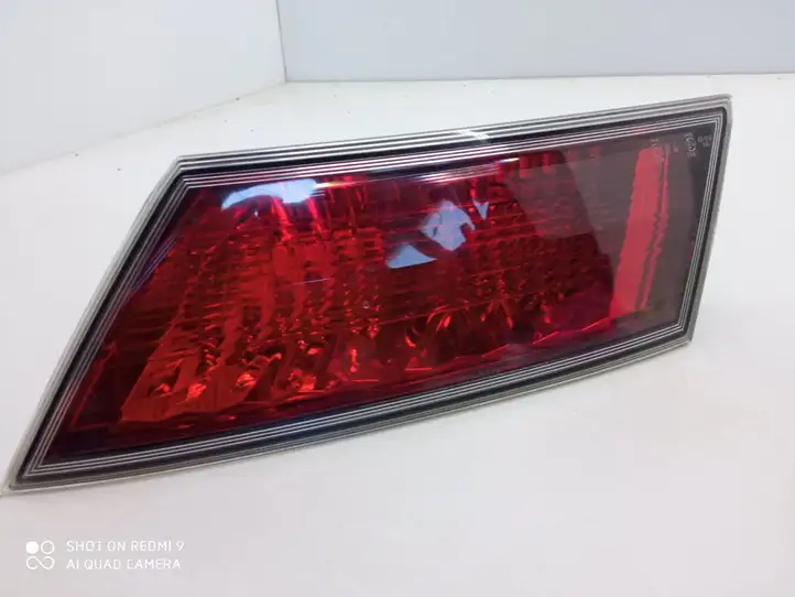 Honda Civic (2006 - 2011) Задний фонарь в крышке багажника — фото 1