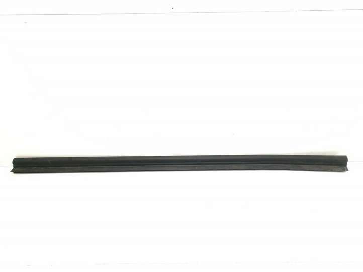Audi A5 (2007 - 2011)  8T0823723A Уплотнитель моторного отсека