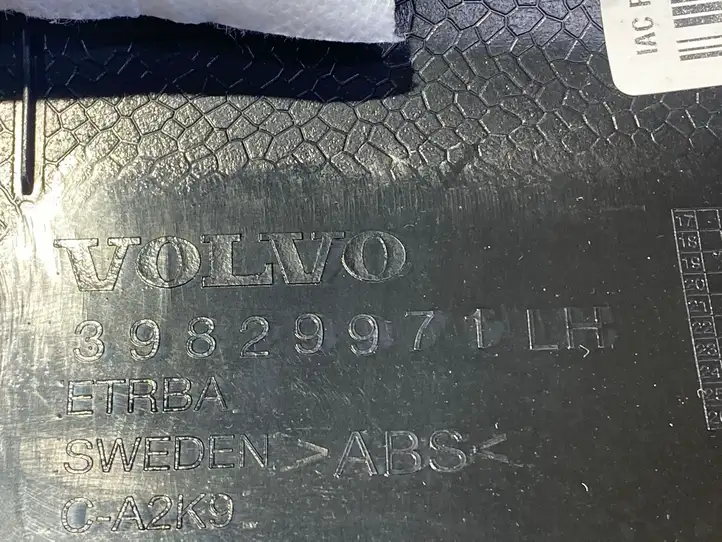 Volvo XC90 (2014 - 2019) 39829971 Нижняя боковая отделка заднего сиденья — фото 3