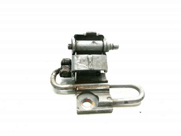 Audi A6 (2001 - 2004)  4B0831412B Нижняя петля передней двери
