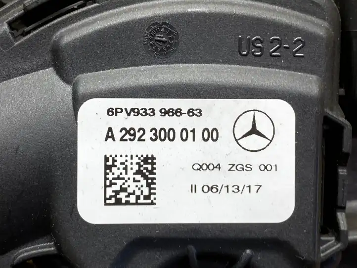 Mercedes-Benz GLE W166/C292 (2015 - 2019) A2923000100 Педаль акселератора — фото 3