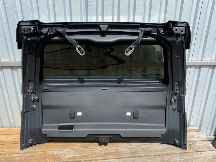 Land Rover Discovery 5 (2016 - ) LR080287 Крышка багажника — фото 4