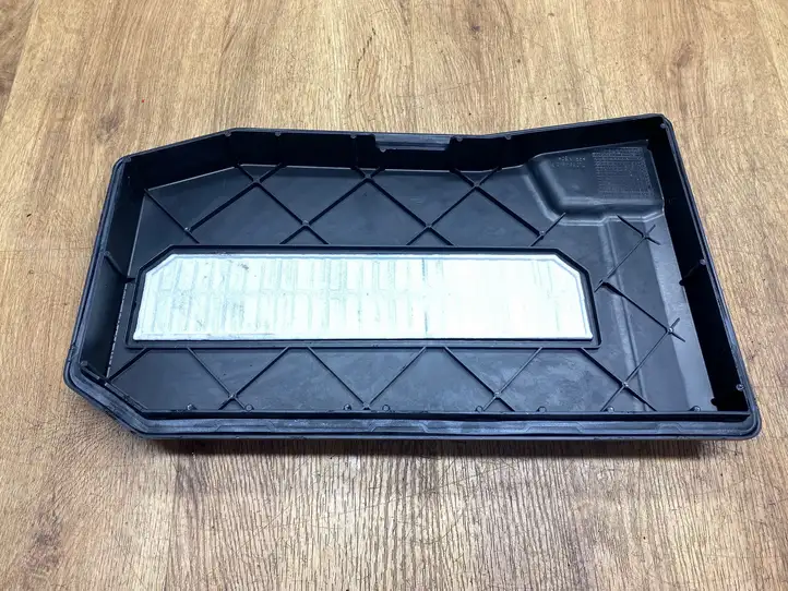 Volkswagen Touareg II (2010 - 2018) 7L0864643B Крышка ящика аккумулятора — фото 2