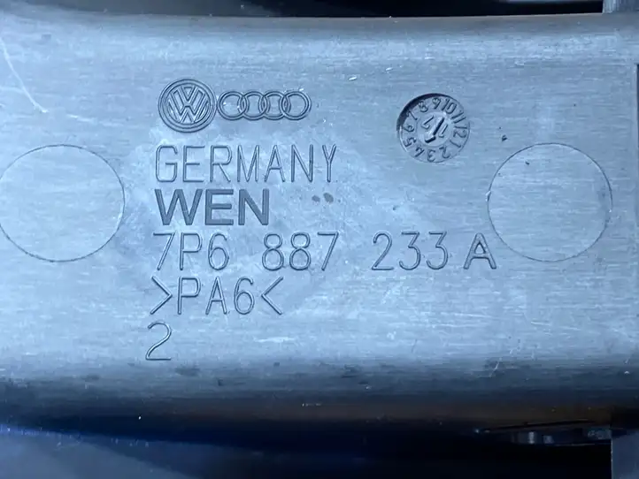 Volkswagen Touareg II (2010 - 2018) 7P6887233A Заглушка ISOFIX — фото 3