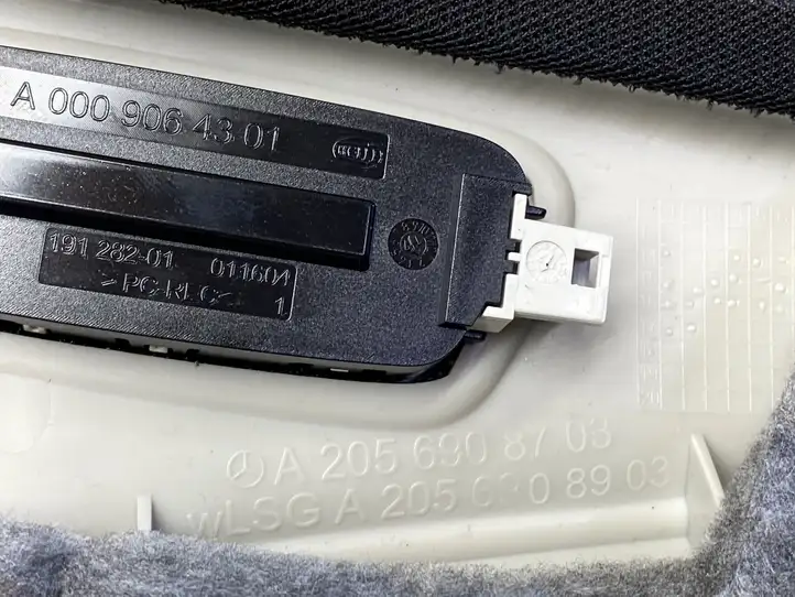 Mercedes-Benz C W205 (2014 - 2021) A2056908703 Верхняя обшивка стойки D — фото 4