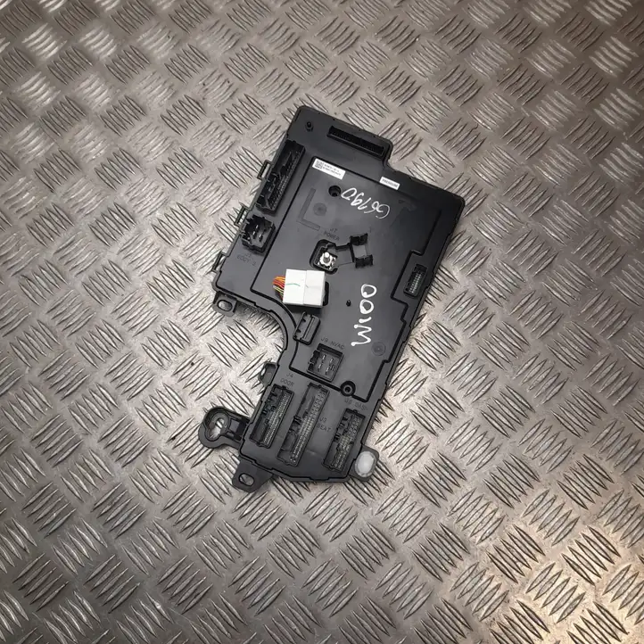 Tesla Model 3 (2017 - 2023) 107867332L Модуль комфорта — фото 1