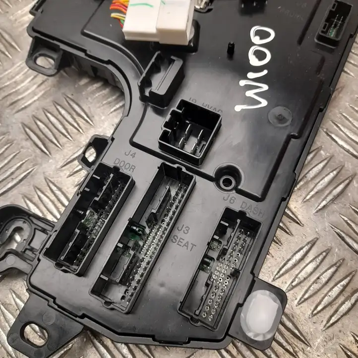 Tesla Model 3 (2017 - 2023) 107867332L Модуль комфорта — фото 2